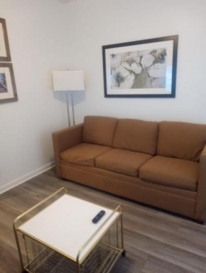 2nd-Floor Retreat in Vibrant Detroit 2 Bedroom